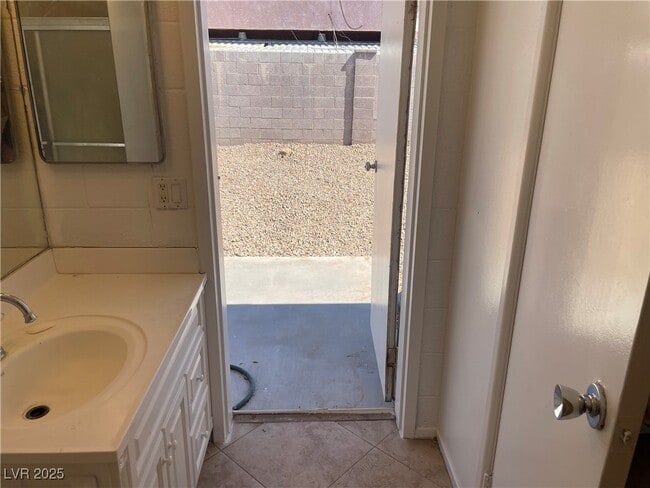 Building Photo - 2198 Capistrano Ave