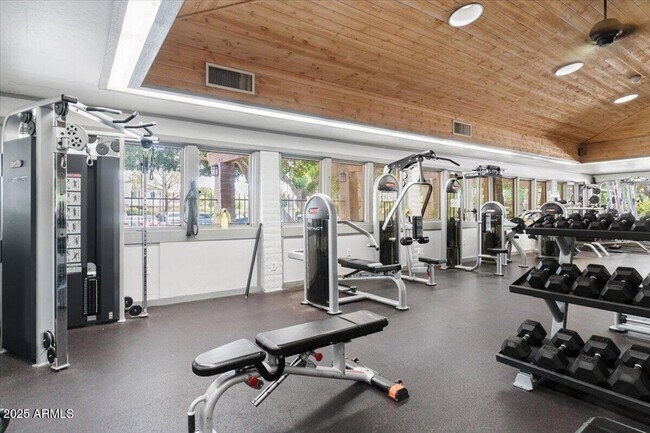 Building Photo - 5200 S Lakeshore Dr