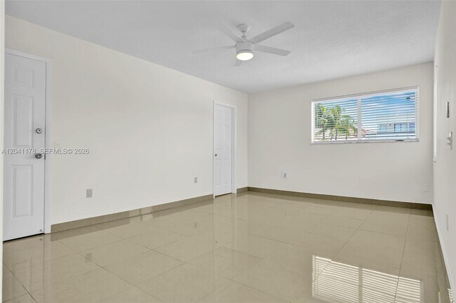 Building Photo - 16453 NE 33rd Ave