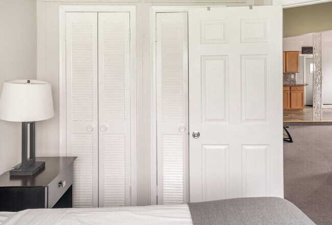 Building Photo - 18732 Dix Toledo Rd