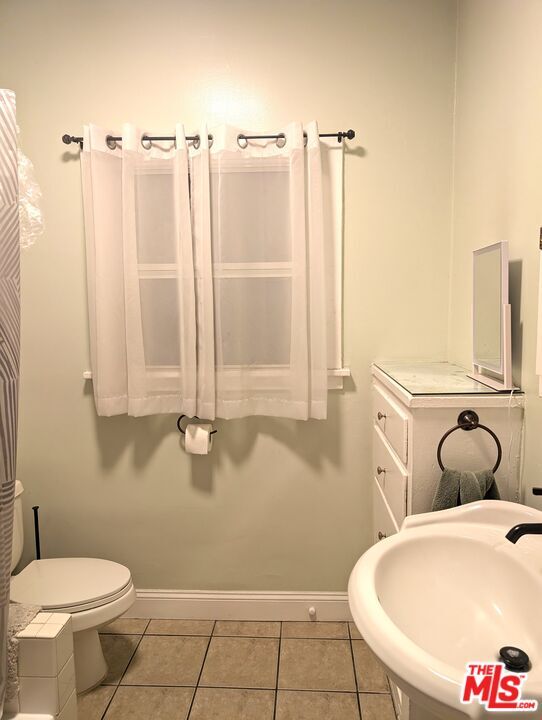 Building Photo - 2404 5th Ave