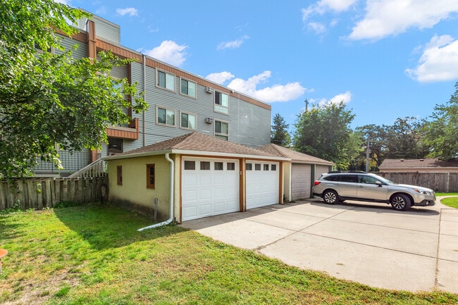 Building Photo - 3543 Holmes Ave S