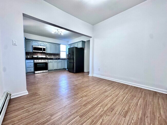 Building Photo - 809 Palisade Ave