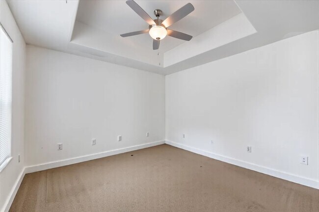 Building Photo - 1333 W 22nd St