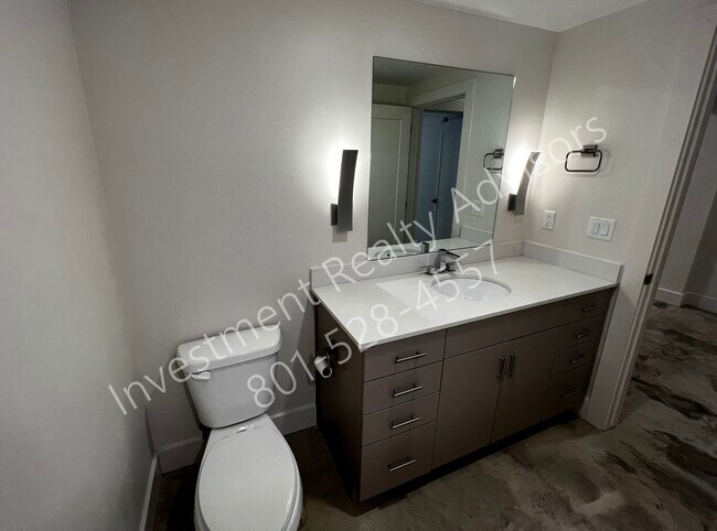 Building Photo - 1172 Graystone Way