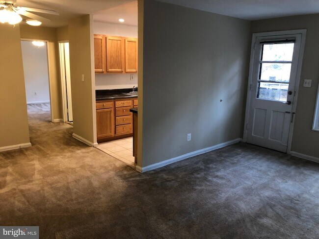 Building Photo - 610 Kennebec Ave
