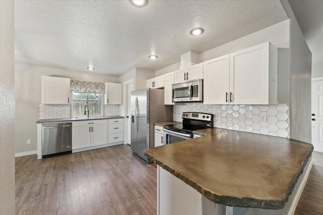 Building Photo - Stylish 3-Bed Home with Spacious Backyard ...