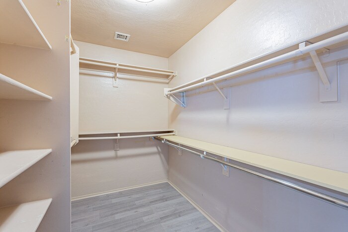 Building Photo - 5409 S 15th Way