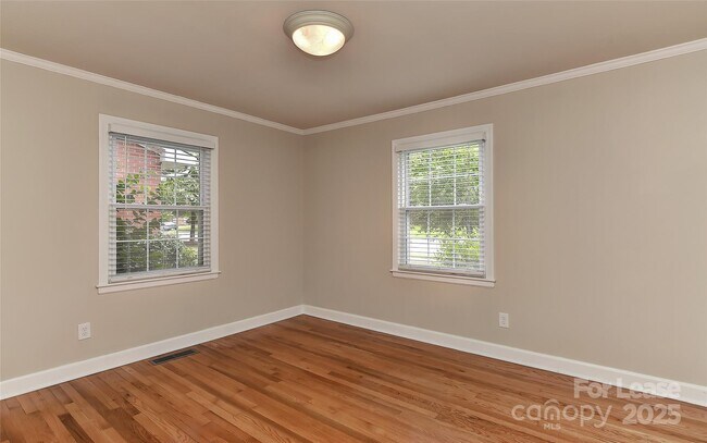 Building Photo - 420 Seneca Pl