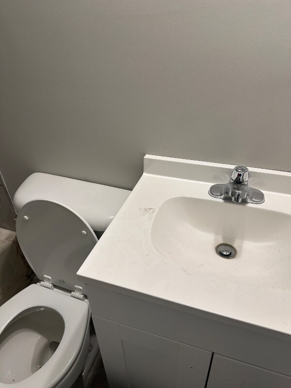 Building Photo - 2004 Garfield St