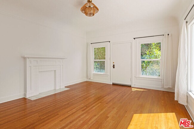 Building Photo - 1523 Murray Dr