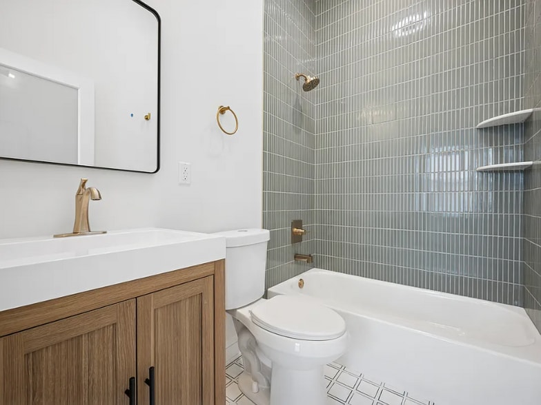 Building Photo - 2926 W Oxford St