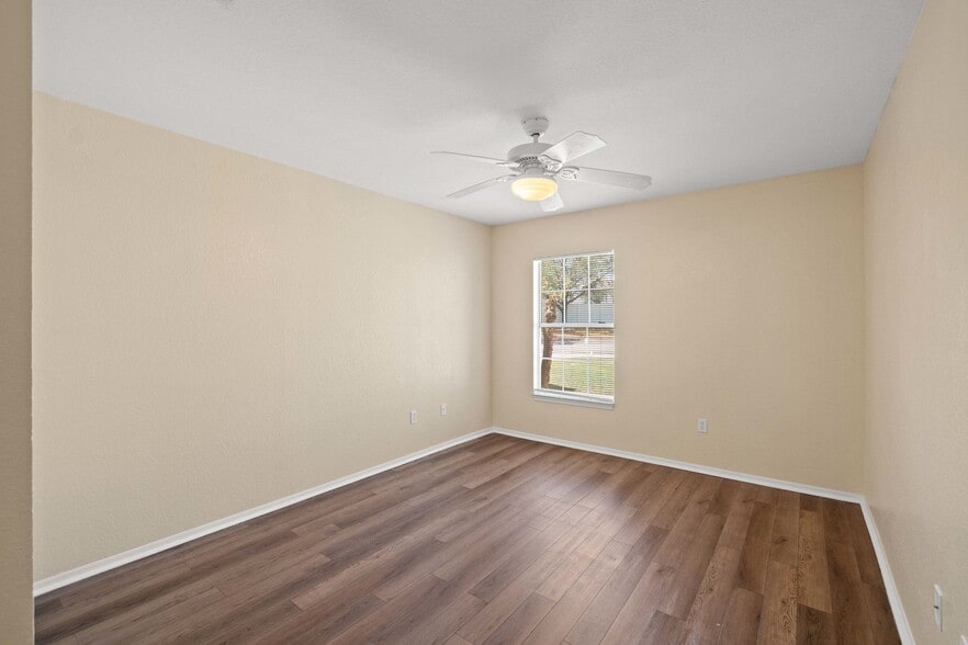 Building Photo - 801 Cape Cod Dr