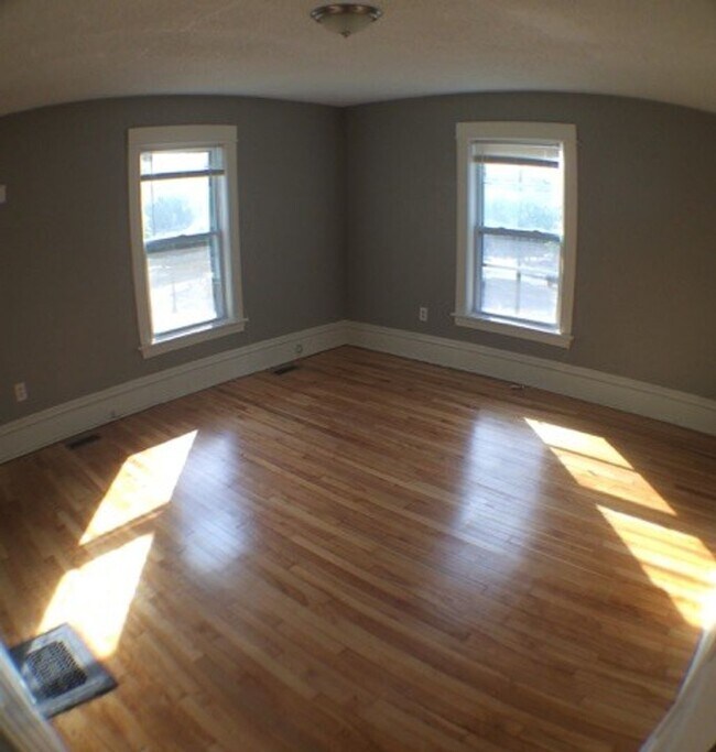 Building Photo - Amazing 5BD/3BA House in Uptown! New kitch...