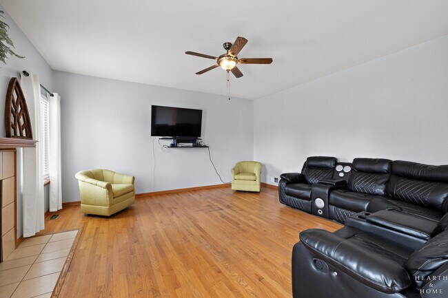 Building Photo - 2039 Greenview Dr