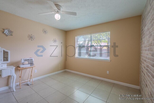 Building Photo - 10431 Odessa Dr