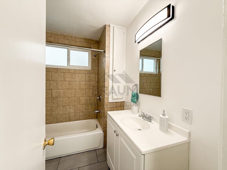 Building Photo - 5433 Sepulveda Blvd