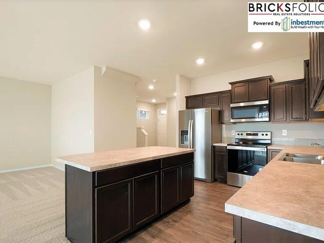 Building Photo - Puyallup's Hidden Gem: Experience the Warm...