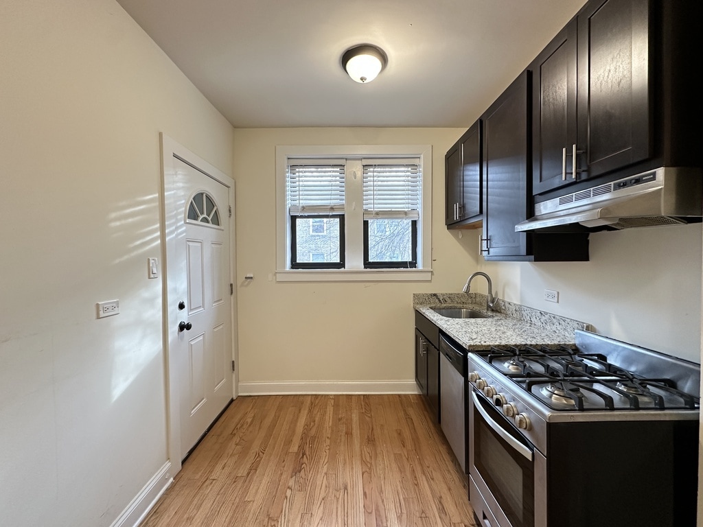 Building Photo - 4039.5 N Ashland Ave