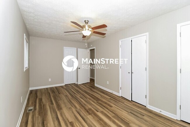 Building Photo - 3 Bedroom Pet-Friendly Home in Stone Mountain, GA with Main Street Renewal