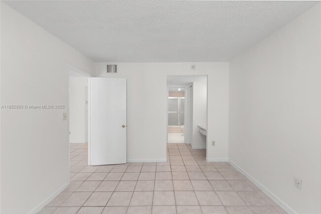 Building Photo - 345 Ocean Dr