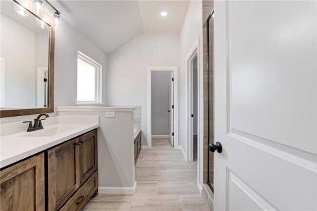 Building Photo - Newer Home For Lease in Noble.  15 minutes to OU Campus