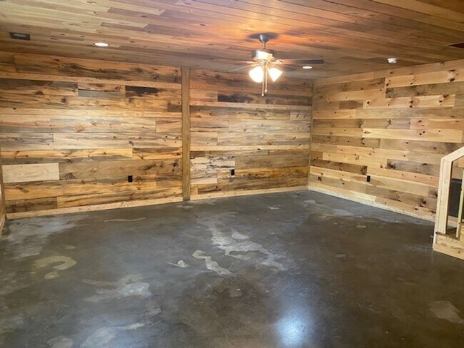 Building Photo - 1320 Co Rd 440
