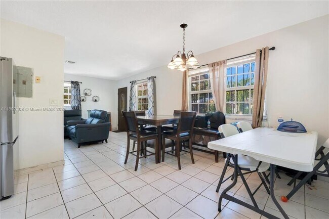 Building Photo - 2 bedroom in Miami FL 33138
