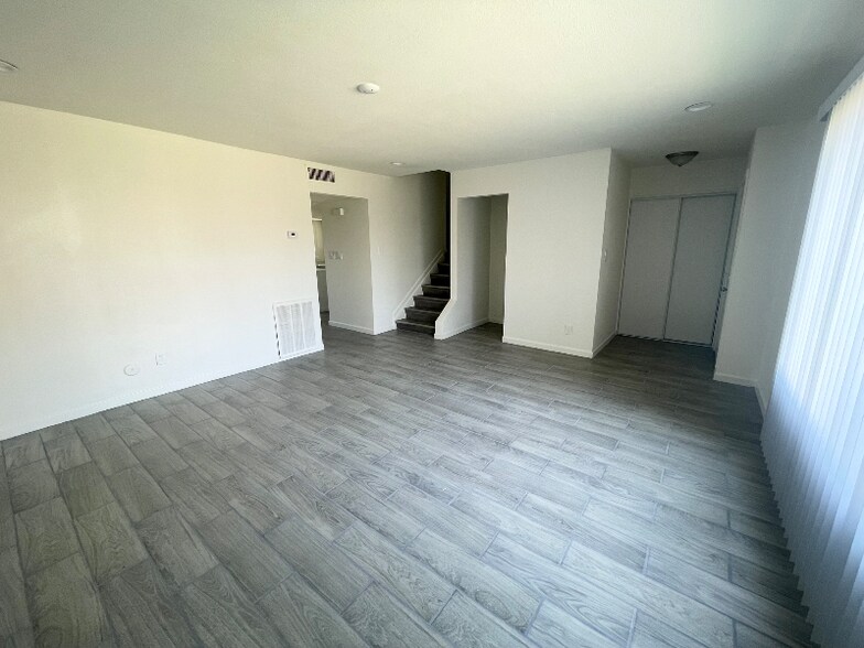 Building Photo - 4613 S Mill Ave