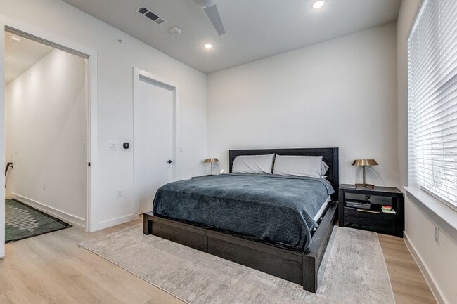 Building Photo - LUXURY 3-BEDROOM TOWNHOUSE AT GRAYSON HOUSE