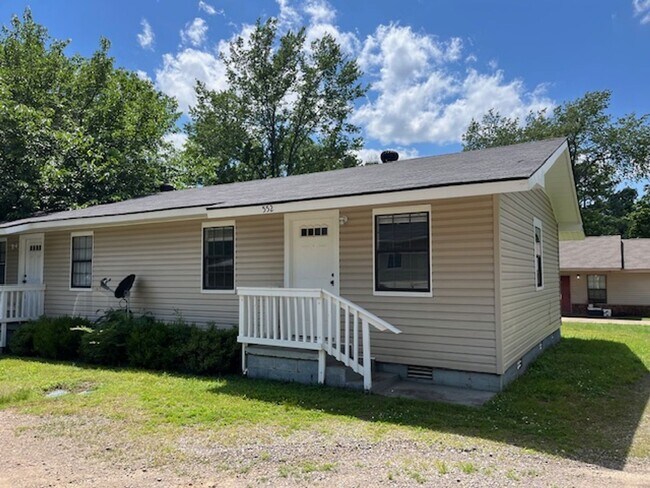 Primary Photo - 552-654 E O St