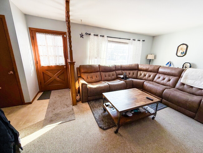 Building Photo - 4932 Sutton Ln