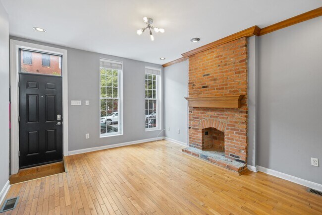 Building Photo - Beautiful 3 bedroom 3 bathroom townhouse in Federal Hill