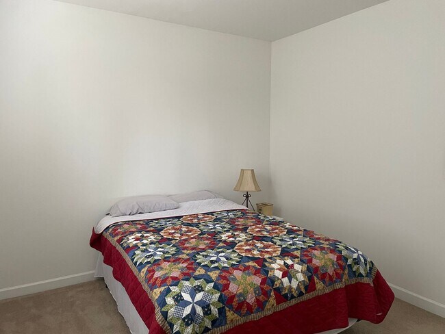 Building Photo - 395 S Crow Creek Dr