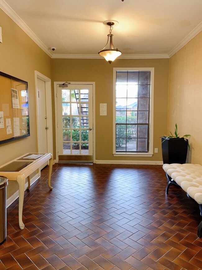 Building Photo - 2425 UNDERWOOD STREET 354