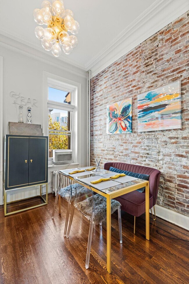 Building Photo - 937 Washington St