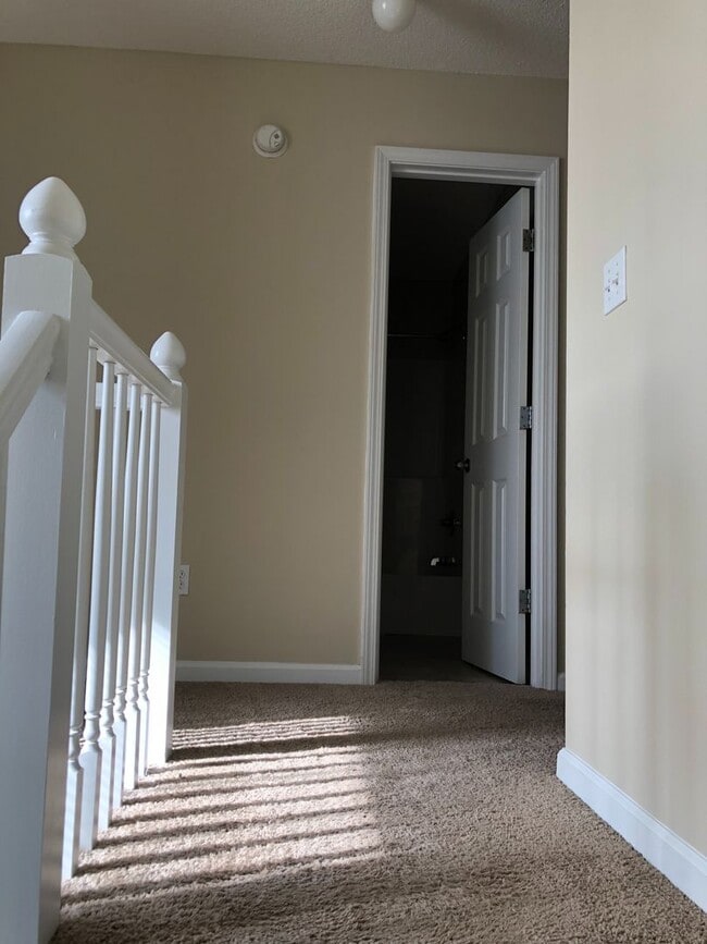 Building Photo - Wakefield!!!  3 Bedroom Townhome