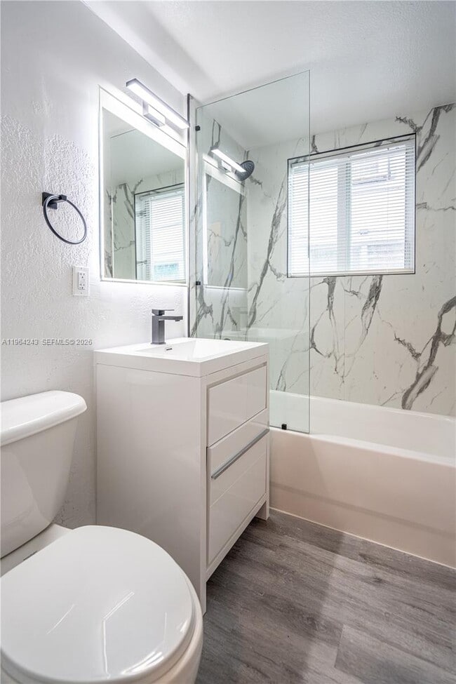 Building Photo - 7325 Carlyle Ave