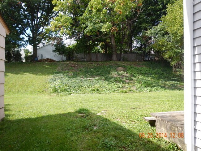 Building Photo - Newly Renovated Spacious Flat With Hardwoo...