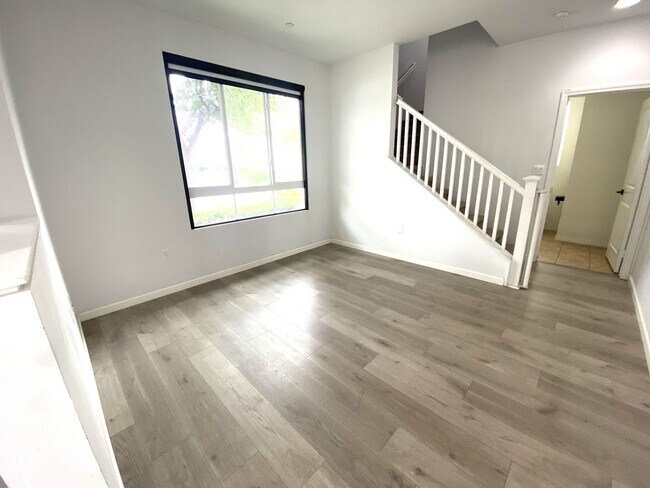 Building Photo - 4 Bdrm Parkside Village Gem -  2 weeks fre...
