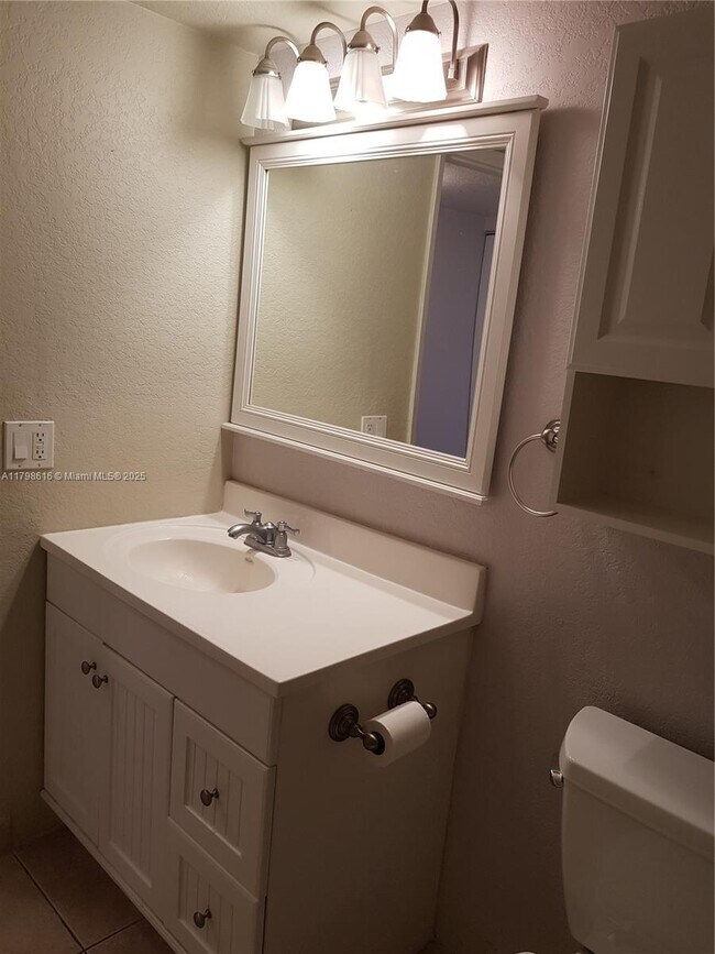 Building Photo - 509 Gardens Dr