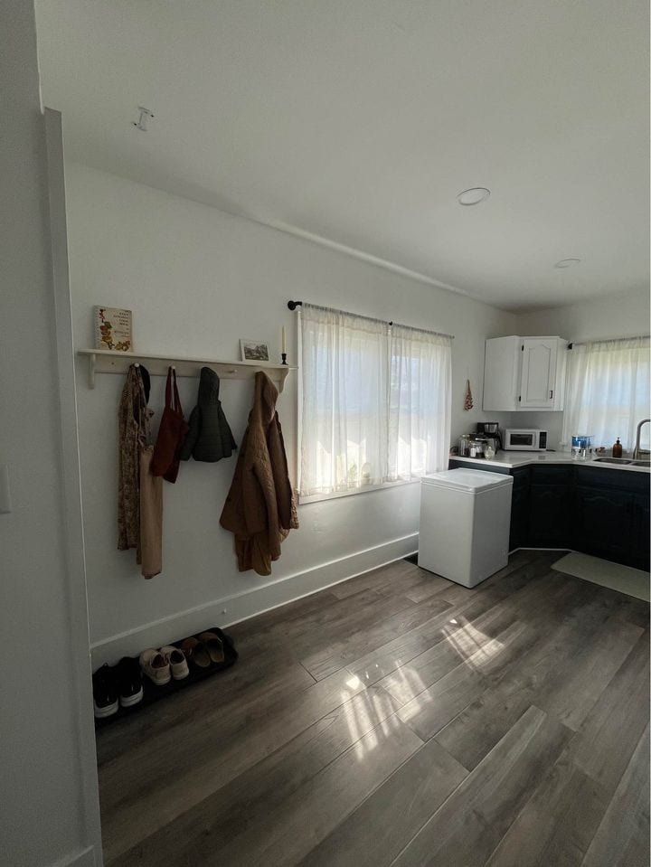 Building Photo - 806 W Broadway St