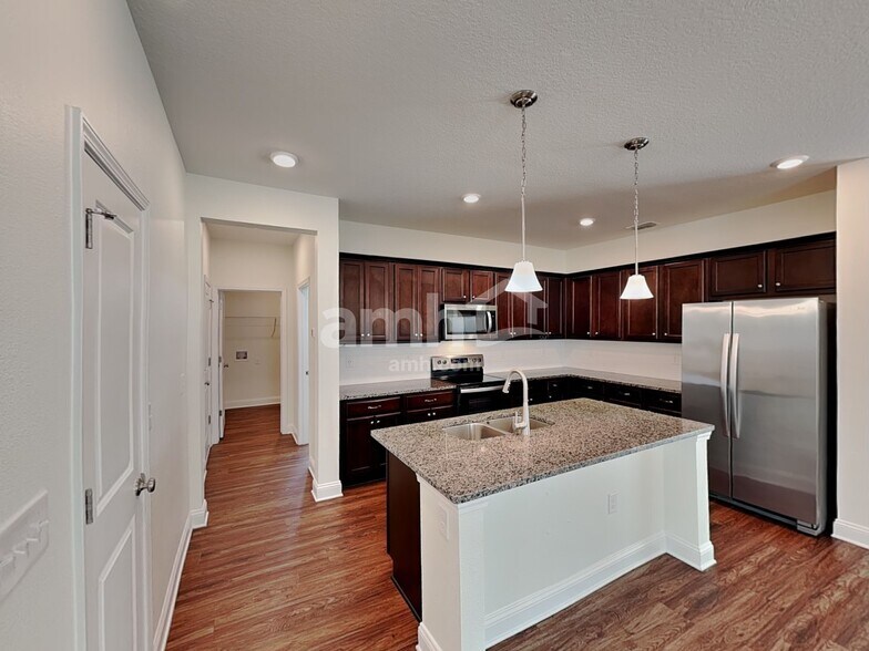 Building Photo - 2939 Hill Valley Ln