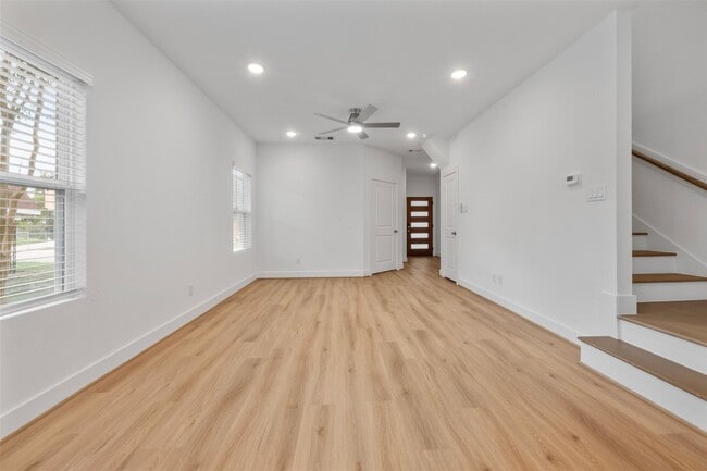 Building Photo - 1220 E 33rd St