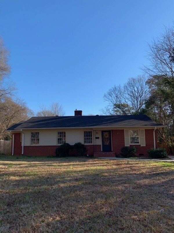 Building Photo - 4327 Castlewood Rd
