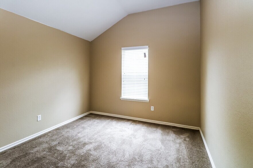 Building Photo - 2200 SW 141st Pl