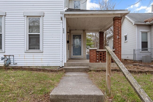 Building Photo - 544 Troy St