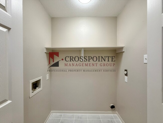 Building Photo - Tour Today! 3 Bedroom, 2 Bathroom Home!