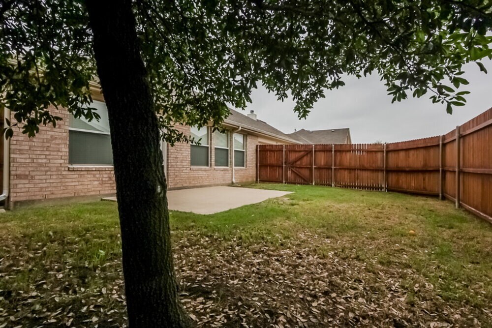 Building Photo - 1141 Lakeside Dr