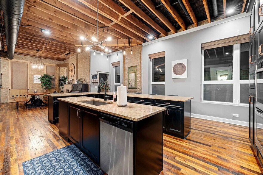 Building Photo - 2130 W Washington Blvd